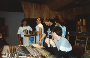 Sangre Asteka grabando su disco en el Signatura Sound Studio de San Diego, California en 1991.